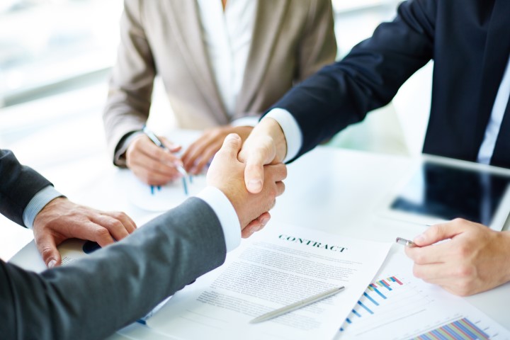 handshake close up executives 720x480 1